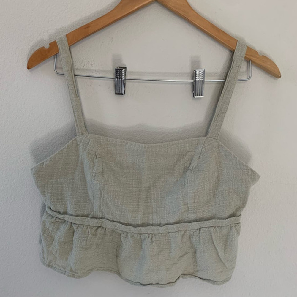 Girl and the Sun Linen Crop Top in Moss
